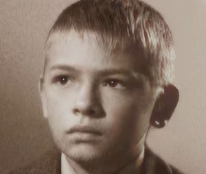 Dečak je noćima nestajao iz kuće i vraćao se, sestra je videla kako ga odvodi čudan starac: Kad je policiji ispričao istinu došlo je do neverovatnog obrta - featured image