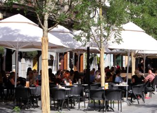 Gost zvao konobara da mu objasni grešku u računu i pita “Momak, šta si ti imao iz matematike”, a zbog njegovog odgovora je propao u zemlju Gost zvao konobara da mu objasni grešku u računu i pita “Momak, šta si ti imao iz matematike”, a zbog njegovog odgovora je propao u zemlju - featured image