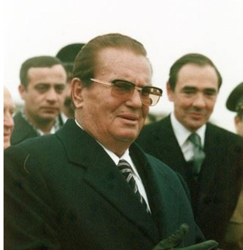 Šala je koštala papreno: Ovako je glasio vic o Titu zbog kojeg je 22-godišnja novinarka završila na Golom otoku - featured image Šala je koštala papreno: Ovako je glasio vic o Titu zbog kojeg je 22-godišnja novinarka završila na Golom otoku - featured image