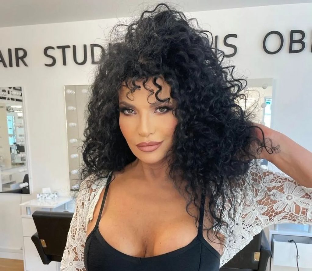 Nema više kovrčave kose! LIDIJA VUKIČEVIĆ pokazala novu frizuru nakon 50 godina: neprepoznatljiva, pogledajte kako sada izgleda (foto) - featured image