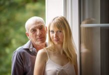 Kad mlada žena padne na mnogo starijeg muškarca: Evo šta to znači