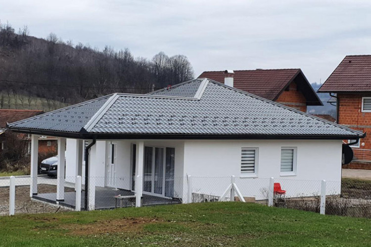 LJUDI PRODAJU STANOVE I KUPUJU KUĆE. Kuća košta 15.000 EURA a gotova je za 5 dana! (FOTO) - featured image LJUDI PRODAJU STANOVE I KUPUJU KUĆE. Kuća košta 15.000 EURA a gotova je za 5 dana! (FOTO) - featured image