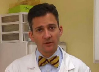 NEMOJTE KORISTITI ŠTAP1ĆE ZA UŠI: Doktor otkrio genijalni trik koji neće povrijediti bubnu opnu – ljudi ostali u šoku NEMOJTE KORISTITI ŠTAP1ĆE ZA UŠI: Doktor otkrio genijalni trik koji neće povrijediti bubnu opnu – ljudi ostali u šoku - featured image