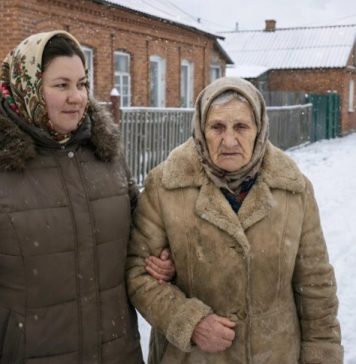 Majka mnoge djece primila je usamljenu stariju ženu s ulice i dopustila joj da ostane u svom domu. Ali ujutro se ispred njihovog dvorišta zaustavio skupi auto sa osiguranjem – a onda se dogodilo nešto što je sve ostavilo u šoku 😱😨 Majka mnoge djece primila je usamljenu stariju ženu s ulice i dopustila joj da ostane u svom domu. Ali ujutro se ispred njihovog dvorišta zaustavio skupi auto sa osiguranjem – a onda se dogodilo nešto što je sve ostavilo u šoku 😱😨 - featured image