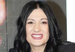 Čuvena pevačica ostavila je muža i sina zbog 13 godina mlađeg pa je snašao užas…