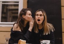 15 osobina jako pokvarenih osoba: Oni vam se smeju u lice, a smišljaju smicalice