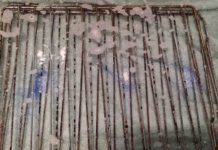 VIŠE NIKAD NEĆETE MORATI DA RIBATE REŠETKE IZ RERNE: Uradite ovo i gledajte kako prljavština sama spada! (FOTO) VIŠE NIKAD NEĆETE MORATI DA RIBATE REŠETKE IZ RERNE: Uradite ovo i gledajte kako prljavština sama spada! (FOTO) - featured image