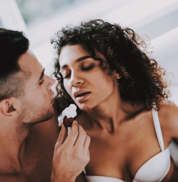 Vreli trend u krevetu obožavan još u staroj Grčkoj može da bude vrlo opasan: Pojačava uživanje i strast, ali – uz rizik Vreli trend u krevetu obožavan još u staroj Grčkoj može da bude vrlo opasan: Pojačava uživanje i strast, ali – uz rizik - featured image