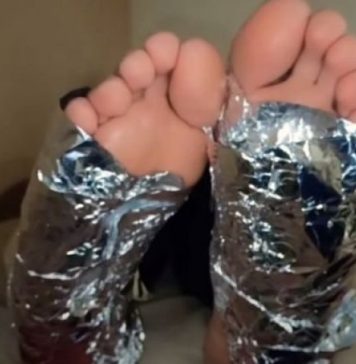 ZAMOTALA SAM NOGE U ALU FOLIJU I DRŽALA SAT VREMENA: Nisam mogla da vjerujem svojim očima ZAMOTALA SAM NOGE U ALU FOLIJU I DRŽALA SAT VREMENA: Nisam mogla da vjerujem svojim očima - featured image