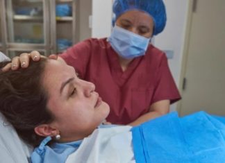 POROĐAJ KOJI JE TRAJAO PUNIH 8 SATI: Ono što su izvukli iz MAJČINE utrobe zaprepastilo je sve doktore (FOTO) POROĐAJ KOJI JE TRAJAO PUNIH 8 SATI: Ono što su izvukli iz MAJČINE utrobe zaprepastilo je sve doktore (FOTO) - featured image