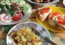 “Skuhala sam ručak, a muž je rekao da mu se gadi… tek kad sam oprala suđe, našla sam poruku ispod tanjira.”