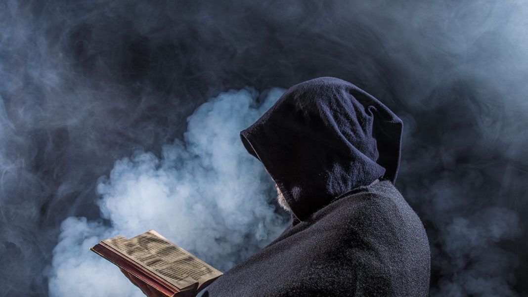 U SRBIJI IMA SEKTI NA PRETEK, NJIHOVI ČLANOVI I POZNATE LIČNOSTI Ovim putem najčešće vrbuju MLADE, jedna grupa ljudi im je glavna meta, a evo kako da ih prepoznate - featured image U SRBIJI IMA SEKTI NA PRETEK, NJIHOVI ČLANOVI I POZNATE LIČNOSTI Ovim putem najčešće vrbuju MLADE, jedna grupa ljudi im je glavna meta, a evo kako da ih prepoznate - featured image