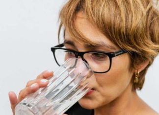 Zovu ga “četka” za crijeva: 1 kašičicu ovog praha razmutite u čaši vode i brzo olakšajte varenje Zovu ga “četka” za crijeva: 1 kašičicu ovog praha razmutite u čaši vode i brzo olakšajte varenje - featured image