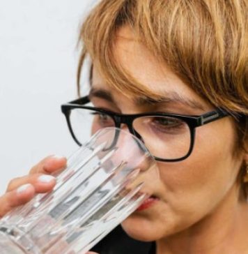 Zovu ga “četka” za crijeva: 1 kašičicu ovog praha razmutite u čaši vode i brzo olakšajte varenje Zovu ga “četka” za crijeva: 1 kašičicu ovog praha razmutite u čaši vode i brzo olakšajte varenje - featured image