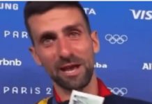 Novinar dao Novaku Đokoviću ovu fotografiju i slavni Srbin je odmah zaplakao!!Pogledajte samo šta se nalazi na fotografiji… Novinar dao Novaku Đokoviću ovu fotografiju i slavni Srbin je odmah zaplakao!!Pogledajte samo šta se nalazi na fotografiji… - featured image