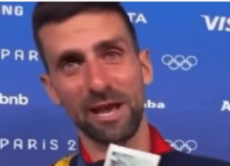 Novinar dao Novaku Đokoviću ovu fotografiju i slavni Srbin je odmah zaplakao!!Pogledajte samo šta se nalazi na fotografiji… Novinar dao Novaku Đokoviću ovu fotografiju i slavni Srbin je odmah zaplakao!!Pogledajte samo šta se nalazi na fotografiji… - featured image