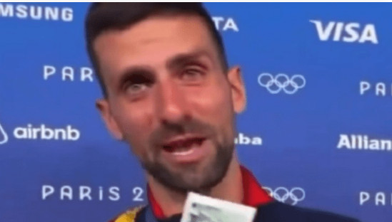 Novinar dao Novaku Đokoviću ovu fotografiju i slavni Srbin je odmah zaplakao!!Pogledajte samo šta se nalazi na fotografiji… - featured image