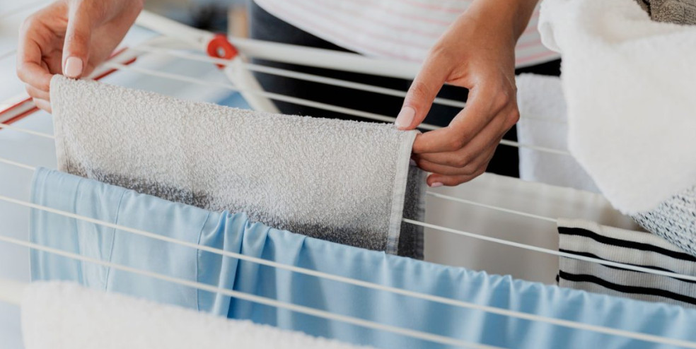 Veš se USMRDI nakon PRANJA, a OMEKŠIVAČ uopšte NE MIRIŠE! Greške koje prave i najiskusnije domacice - featured image