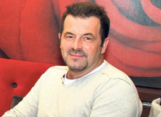 Mnogi kažu da je zgodna i veoma je uspešna žena, SVI JE DOBRO ZNATE: SAŠA MILOŠEVIĆ MARE JE U BRAKU SA 14 GODINA MLAĐOM PEVAČICOM (FOTO) Mnogi kažu da je zgodna i veoma je uspešna žena, SVI JE DOBRO ZNATE: SAŠA MILOŠEVIĆ MARE JE U BRAKU SA 14 GODINA MLAĐOM PEVAČICOM (FOTO) - featured image