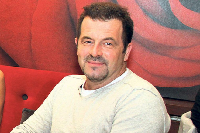 Mnogi kažu da je zgodna i veoma je uspešna žena, SVI JE DOBRO ZNATE: SAŠA MILOŠEVIĆ MARE JE U BRAKU SA 14 GODINA MLAĐOM PEVAČICOM (FOTO) - featured image Mnogi kažu da je zgodna i veoma je uspešna žena, SVI JE DOBRO ZNATE: SAŠA MILOŠEVIĆ MARE JE U BRAKU SA 14 GODINA MLAĐOM PEVAČICOM (FOTO) - featured image