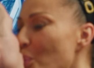 Ceca Ražnatović uhvaćena kako ljubi crnog prezgodnog muškarca: Evo ko je on, svi ga znate Ceca Ražnatović uhvaćena kako ljubi crnog prezgodnog muškarca: Evo ko je on, svi ga znate - featured image