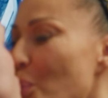 Ceca Ražnatović uhvaćena kako ljubi crnog prezgodnog muškarca: Evo ko je on, svi ga znate Ceca Ražnatović uhvaćena kako ljubi crnog prezgodnog muškarca: Evo ko je on, svi ga znate - featured image