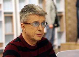 “Mama, Sale više ne diše”: Evo kako je zaista umro Saša Popović, njegova supruga otkrila zašto ga je baba Vanga slagala za godinu smrti “Mama, Sale više ne diše”: Evo kako je zaista umro Saša Popović, njegova supruga otkrila zašto ga je baba Vanga slagala za godinu smrti - featured image