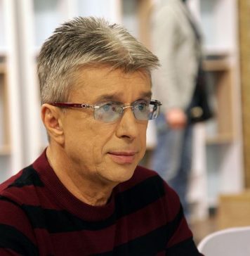 “Mama, Sale više ne diše”: Evo kako je zaista umro Saša Popović, njegova supruga otkrila zašto ga je baba Vanga slagala za godinu smrti “Mama, Sale više ne diše”: Evo kako je zaista umro Saša Popović, njegova supruga otkrila zašto ga je baba Vanga slagala za godinu smrti - featured image