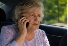 Slučajno sam vidjela kako moja snaha baca stari smeđi kofer u duboko jezero; činilo mi se vrlo čudno, a kada sam izvukla kofer iz vode, bila sam užasnuta onim što je unutra. Slučajno sam vidjela kako moja snaha baca stari smeđi kofer u duboko jezero; činilo mi se vrlo čudno, a kada sam izvukla kofer iz vode, bila sam užasnuta onim što je unutra. - featured image