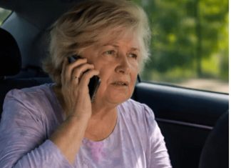 Slučajno sam vidjela kako moja snaha baca stari smeđi kofer u duboko jezero; činilo mi se vrlo čudno, a kada sam izvukla kofer iz vode, bila sam užasnuta onim što je unutra. Slučajno sam vidjela kako moja snaha baca stari smeđi kofer u duboko jezero; činilo mi se vrlo čudno, a kada sam izvukla kofer iz vode, bila sam užasnuta onim što je unutra. - featured image