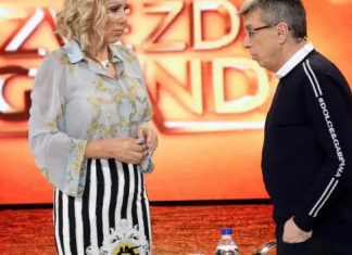 “Gadi mi se, oteo mi je sve” Pjevačica tužila Sašu Popovića, a na spisaku neprijatelja našla se i ova legenda – Ne pričamo već 2 decenije "Gadi mi se, oteo mi je sve" Pjevačica tužila Sašu Popovića, a na spisaku neprijatelja našla se i ova legenda - Ne pričamo već 2 decenije - featured image