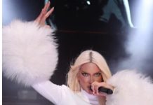 EVO KAKO KARLEUŠA PJEVA PRIJOVIĆKIN HIT: Mreže se usijale, komentari samo pljušte, SVI ZAČEPILI UŠI! (VIDEO) EVO KAKO KARLEUŠA PJEVA PRIJOVIĆKIN HIT: Mreže se usijale, komentari samo pljušte, SVI ZAČEPILI UŠI! (VIDEO) - featured image