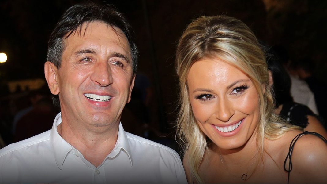 SLAVLJE KOD DAJANE PAUNOVIĆ I ŽIKE JAKŠIĆA: Voditeljka se oglasila i podelila sliku iz porodičnog doma: Ne krije sreću, prin0va - featured image SLAVLJE KOD DAJANE PAUNOVIĆ I ŽIKE JAKŠIĆA: Voditeljka se oglasila i podelila sliku iz porodičnog doma: Ne krije sreću, prin0va - featured image