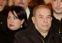 Imala je 20 kg više i vjenčanicu zbog koje bi je danas ismijavali: Ovako je Zlata izgledala na vjenčanju s Hasanom (FOTO) Imala je 20 kg više i vjenčanicu zbog koje bi je danas ismijavali: Ovako je Zlata izgledala na vjenčanju s Hasanom (FOTO) - featured image