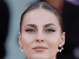 Tek što se saznalo da je u vezi sa DUŠKOM, Džejla Ramović zablistala u belom: Pogledajte ih samo blistaju od sreće!!! FOTO Tek što se saznalo da je u vezi sa DUŠKOM, Džejla Ramović zablistala u belom: Pogledajte ih samo blistaju od sreće!!! FOTO - featured image