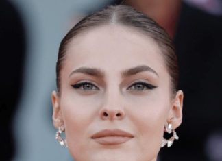 Tek što se saznalo da je u vezi sa DUŠKOM, Džejla Ramović zablistala u belom: Pogledajte ih samo blistaju od sreće!!! FOTO Tek što se saznalo da je u vezi sa DUŠKOM, Džejla Ramović zablistala u belom: Pogledajte ih samo blistaju od sreće!!! FOTO - featured image