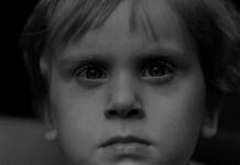 7 znakova da ste u djetinjstvu bili emocionalno zanemareni: takvi ljudi nose teške rane – ovako se prepoznaju 7 znakova da ste u djetinjstvu bili emocionalno zanemareni: takvi ljudi nose teške rane – ovako se prepoznaju - featured image