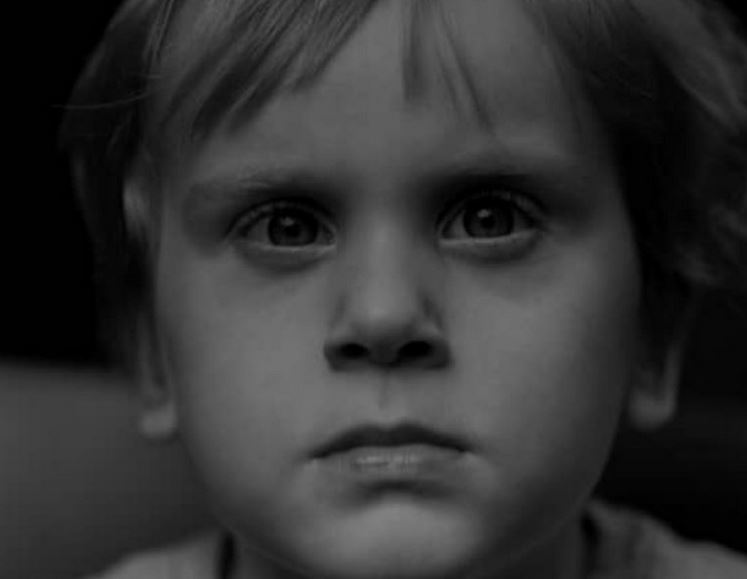 7 znakova da ste u djetinjstvu bili emocionalno zanemareni: takvi ljudi nose teške rane – ovako se prepoznaju - featured image 7 znakova da ste u djetinjstvu bili emocionalno zanemareni: takvi ljudi nose teške rane – ovako se prepoznaju - featured image