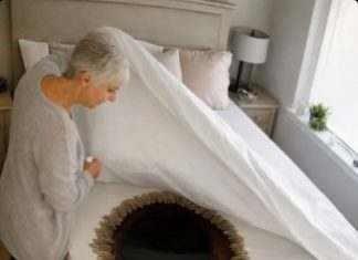 Snaha je gotovo svaki dan mijenjala posteljinu, opravdavajući ljubav prema čistoći: ali jednog dana svekrva je podigla deku, ugledala čudan trag na plahti i saznala strašnu tajnu o svojoj snahi 😲😨 Snaha je gotovo svaki dan mijenjala posteljinu, opravdavajući ljubav prema čistoći: ali jednog dana svekrva je podigla deku, ugledala čudan trag na plahti i saznala strašnu tajnu o svojoj snahi 😲😨 - featured image