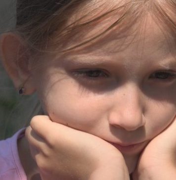 Dijete koje nije dobilo dovoljno ljubavi u djetinjstvu ispoljava dvije loše osobine kada odraste