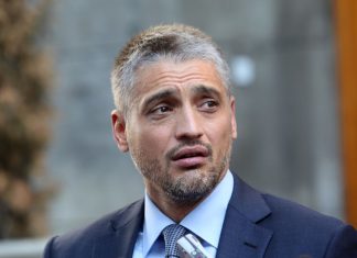 Spojila ih Ružica Đinđić, dobili 4 dece, pa doživeli nasilje i krah: Evo koja žena je razlog kraha braka Čede Jovanovića! Kad vidite o kome se radi neće vam bit dobro! Spojila ih Ružica Đinđić, dobili 4 dece, pa doživeli nasilje i krah: Evo koja žena je razlog kraha braka Čede Jovanovića! Kad vidite o kome se radi neće vam bit dobro! - featured image