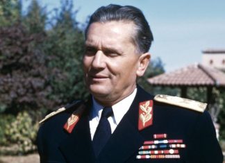 NIKAD VIĐENA SLIKA mladog Tita u zatvoru 1928. potpuno je ŠOKIRALA CEO BALKAN: OVAJ detalj na licu SVI KOMENTARIŠU – to što je Broz dobio po rođenju drugi DEBELO PLAĆAJU NIKAD VIĐENA SLIKA mladog Tita u zatvoru 1928. potpuno je ŠOKIRALA CEO BALKAN: OVAJ detalj na licu SVI KOMENTARIŠU – to što je Broz dobio po rođenju drugi DEBELO PLAĆAJU - featured image