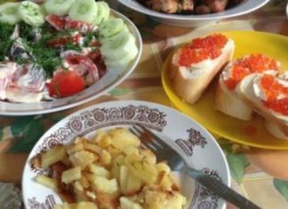 “Skuhala sam ručak, a muž je rekao da mu se gadi… tek kad sam oprala suđe, našla sam poruku ispod tanjira.” “Skuhala sam ručak, a muž je rekao da mu se gadi… tek kad sam oprala suđe, našla sam poruku ispod tanjira.” - featured image