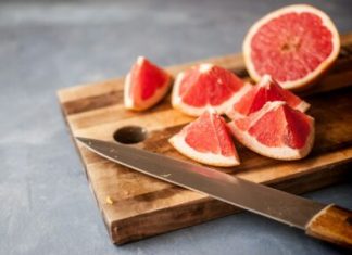 Ako pijete lijekove za srce ili pritisak, ovu voćku nikako ne smijete jesti – terapija može postati otrov Ako pijete lijekove za srce ili pritisak, ovu voćku nikako ne smijete jesti – terapija može postati otrov - featured image