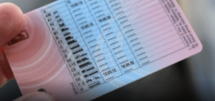 STlGLA 0DLUKA 0 V0ZAČKlM D0ZV0LAMA , UKOLIKO VAM 0V0 PIŠE NA VOZAČKOJ, MORATE POD HITN0 U MUP! A ukoliko imate 0V0LIK0 godina, završili ste svoje.. - featured image