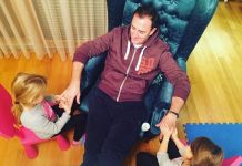 “Kad smo došli da te usvojimo, digla si ručicu i rekla “evo me”: Ovako je Mila izabrala da baš Sergej Ćetković bude njen tata "Kad smo došli da te usvojimo, digla si ručicu i rekla "evo me": Ovako je Mila izabrala da baš Sergej Ćetković bude njen tata - featured image