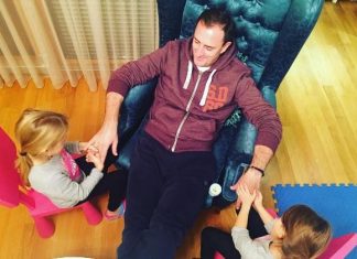 “Kad smo došli da te usvojimo, digla si ručicu i rekla “evo me”: Ovako je Mila izabrala da baš Sergej Ćetković bude njen tata "Kad smo došli da te usvojimo, digla si ručicu i rekla "evo me": Ovako je Mila izabrala da baš Sergej Ćetković bude njen tata - featured image