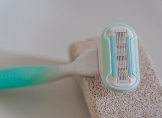 Prestanite da se brijete: Ova žena vam pokazuje TRIK kako da se riješite neželjenih dlačica na tijelu i bikiniju! Prestanite da se brijete: Ova žena vam pokazuje TRIK kako da se riješite neželjenih dlačica na tijelu i bikiniju! - featured image