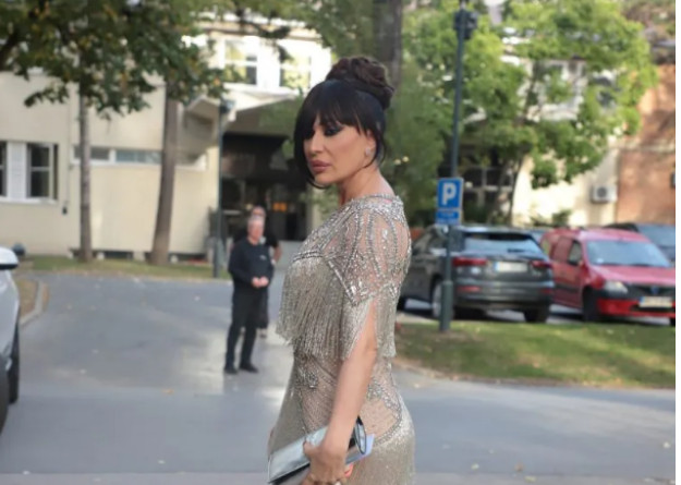 Ceca kao boginja stigla na venčanje o kojem bruji zemlja: Ali ovaj put je imala pratnju!!Pogledajte ko je muškarac uz kojeg Ceca ne skida osmijeh s lica!!!! - featured image