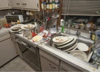 Šta prljavo kupatilo i neuredna kuhinja govore o vama? Nered u kući otkriva 8 skrivenih psiholoških problema Šta prljavo kupatilo i neuredna kuhinja govore o vama? Nered u kući otkriva 8 skrivenih psiholoških problema - featured image